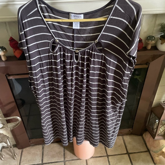 Carmen Marc Valvo Charcoal and White Striped Tee - Picture 1 of 2